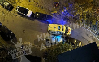 В Киеве женщина выбросилась с 4-го этажа: подробности