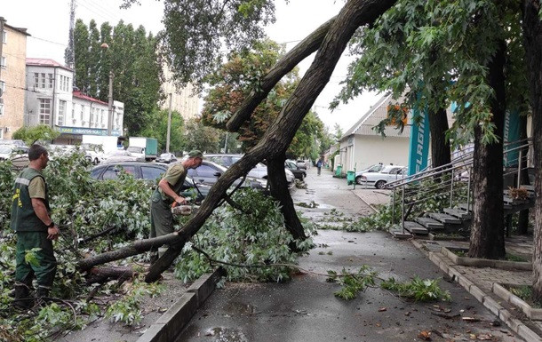 Наслідки негоди: в Харківській області знеструмлено 21 населений пункт