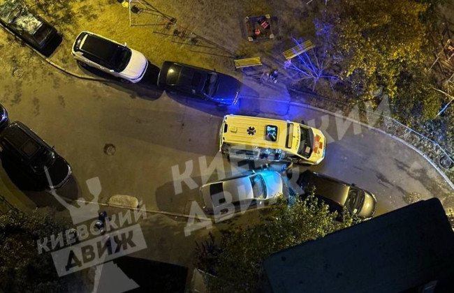 В Киеве женщина выбросилась с 4-го этажа: подробности