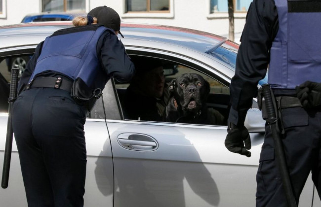 Поліція звинуватила водія, який попросив пред`явити докази порушення ним ПДР, у злісній непокорі: що вирішив суд