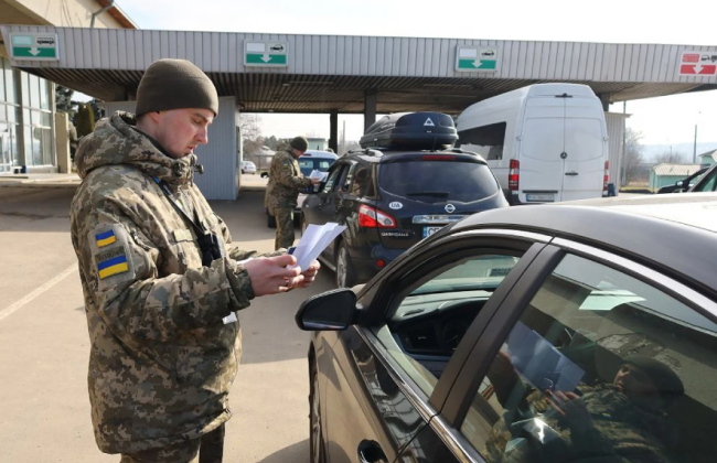 Чиновники, судьи, прокуроры и госслужащие могут уезжать за границу: какие условия