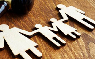 В яких випадках батьки зобов’язані утримувати своїх повнолітніх дітей: роз’яснення