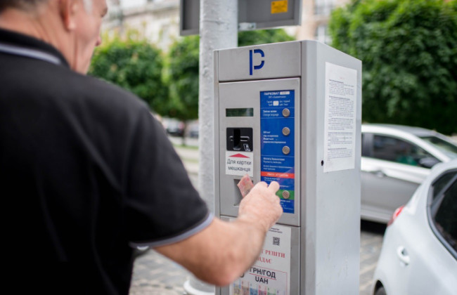 Борьба с пробками: в Киеве предлагают обустроить парковки возле конечных станций метро