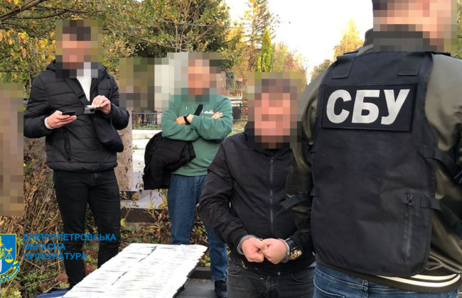 Продавал места для захоронения за 40 тысяч: в Днепре задержали директора кладбища