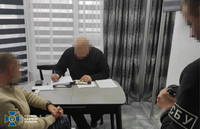 Незаконный выезд уклонистов за границу: СБУ и ГБР проводят обыски у подельников депутата