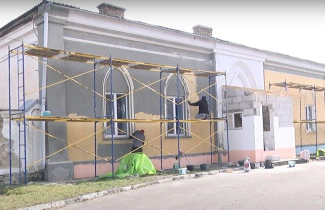 На Волыни суд обязал женщину демонтировать элементы утепления и пристройку с памятника архитектуры