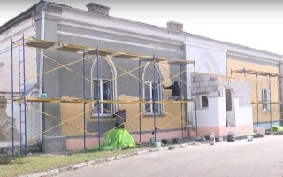 На Волині суд зобов'язав жінку демонтувати елементи утеплення та прибудову з пам'ятки архітектури