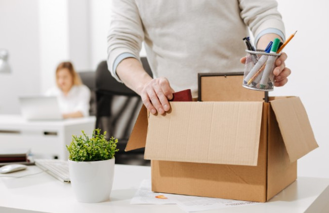 Облагается ли НДФЛ сумма выходного пособия при увольнении работника: разъяснение