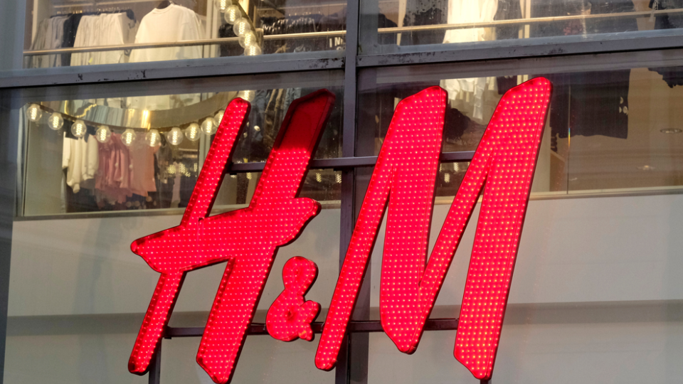 Магазины H&M возобновят работу в Украине уже в ноябре, — МИД