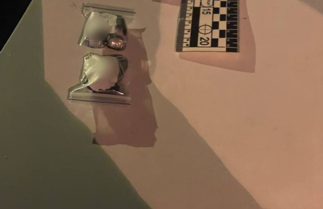 Нарушила комендантский час и имела наркотики: во Львове задержали 20-летнюю девушку