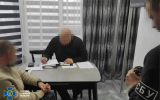 Незаконний виїзд ухилянтів за кордон: СБУ та ДБР проводять обшуки у спільників депутата