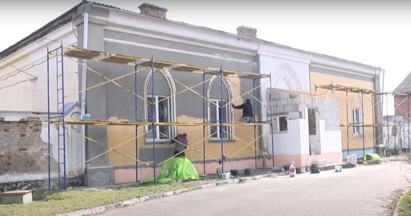 На Волині суд зобов'язав жінку демонтувати елементи утеплення та прибудову з пам'ятки архітектури