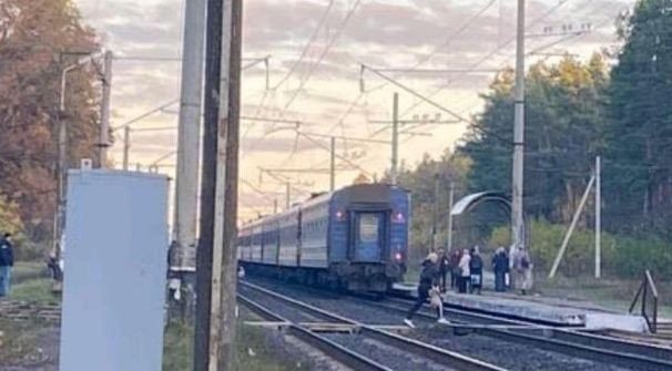 В Киевской области пассажирский поезд сбил мужчину