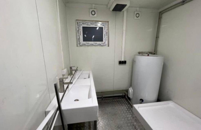 Для военных передали жилые модули с кондиционером и душем