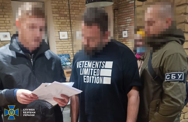 Нардепу объявили подозрение в организации незаконного выезда мужчин за границу