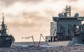 Китайський винищувач випустив сигнальні ракети перед гелікоптером ВМС Канади