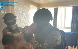 Налагодили збут канабісу і заробляли 1 млн гривень: у Дніпрі викрито групу наркоторговців