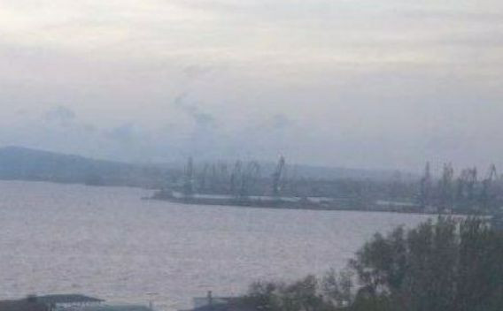 В Керчи раздались взрывы, Севастопольская бухта в дыму: видео