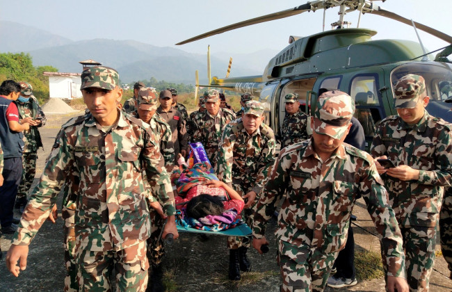 В Непале землетрясение унесло жизни по меньшей мере 128 человек
