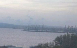 В Керчі пролунали вибухи, Севастопольська бухта в диму: відео