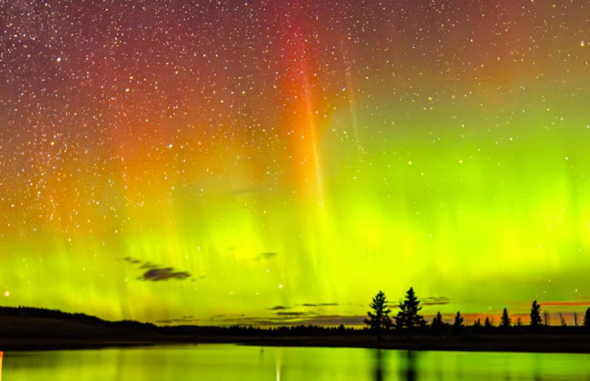 В Канаде появилось редкое сияние в небе – в последний раз такое видели во время мощнейшего солнечного шторма