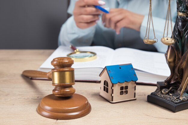 Порядок получения наследства осужденными: что следует знать