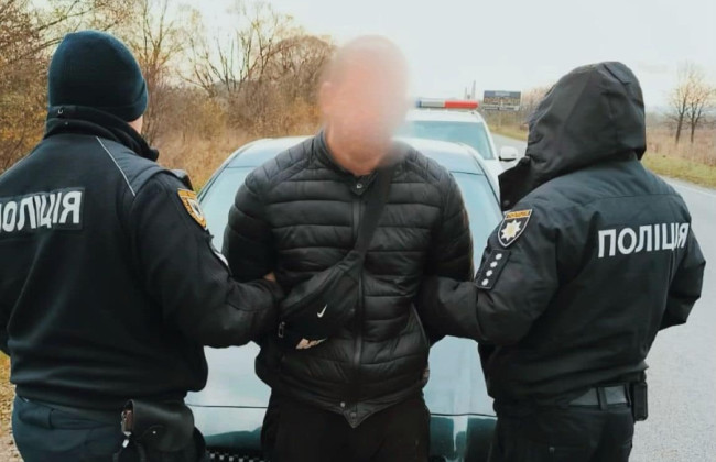 На Прикарпатье вооруженный мужчина ограбил АЗС