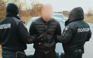 На Прикарпатье вооруженный мужчина ограбил АЗС