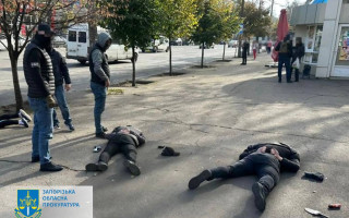 Залякуваннями намагалися відібрати бізнес пасажирських перевезень: повідомлено про підозру групі осіб
