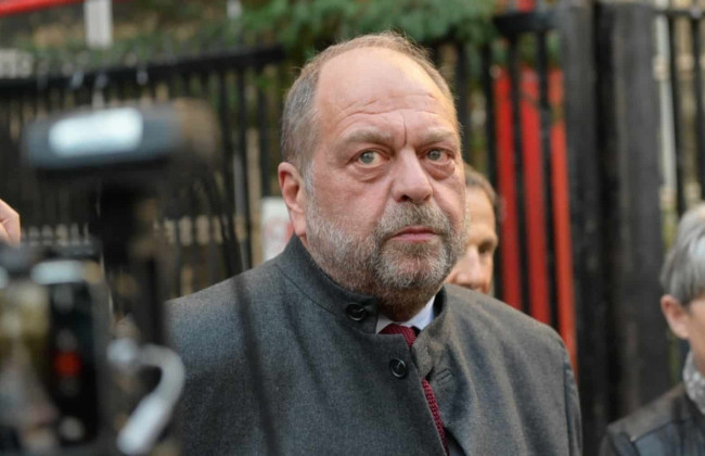 Во Франции впервые будут судить действующего министра за злоупотребление служебным положением