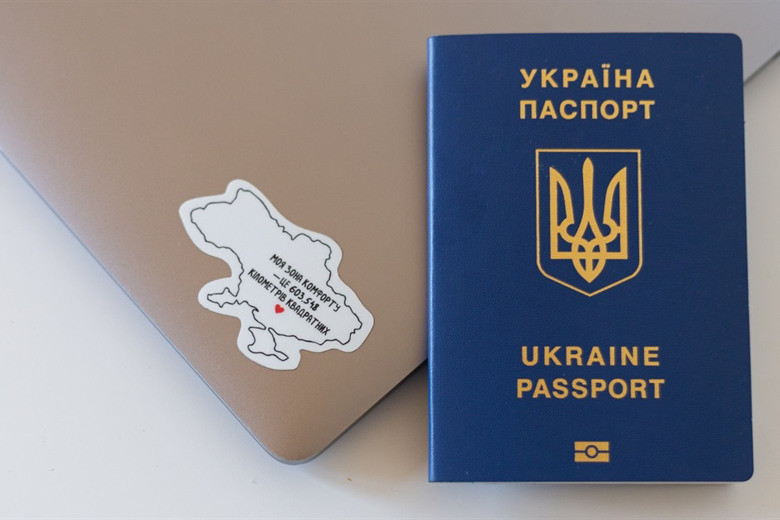 Какой документ удостоверяет личность при переоформлении паспорта: объяснение
