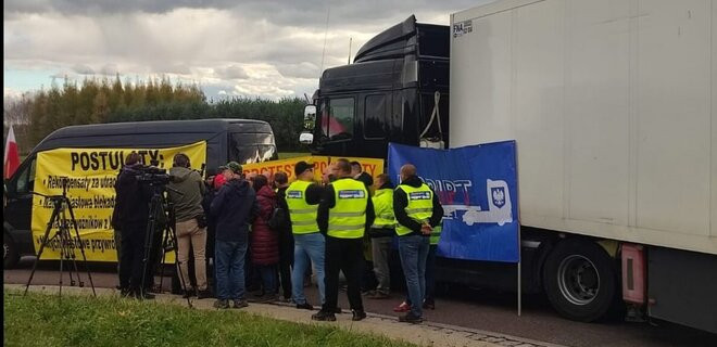 На кордоні між Польщею та Україною почалися протести польських перевізників: рух заблоковано, відео