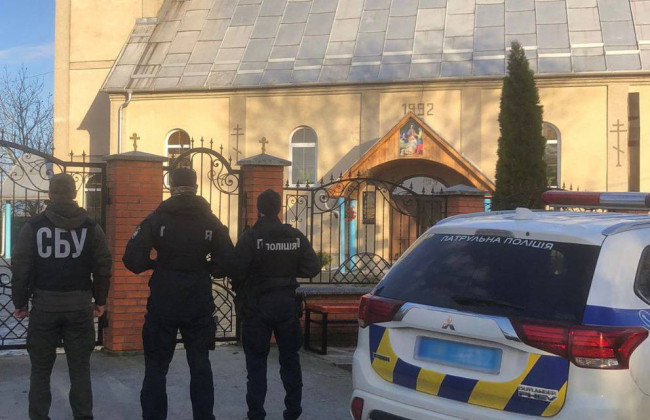 СБУ проводит обыски в двух храмах УПЦ МП в Закарпатье, — СМИ