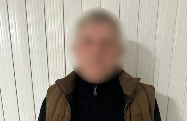 В Киеве водитель не предоставил приоритет в движении пешеходу, а потом еще и избил его