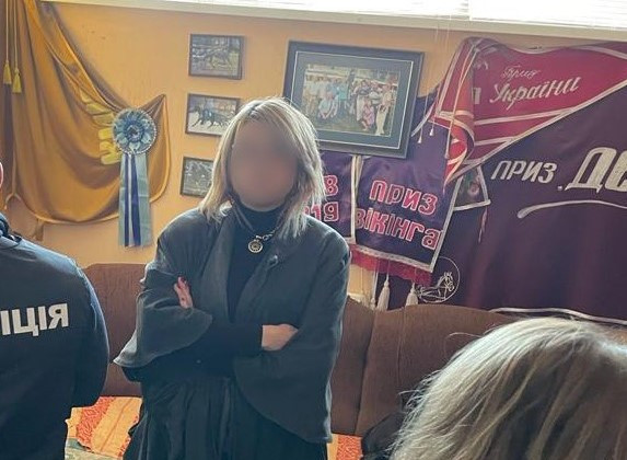 В Киеве задержали чиновницу, которая требовала взятку за хранение гуманитарной помощи в помещении ипподрома