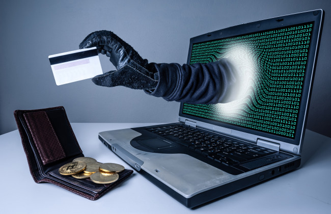 Обещали прислать церковные реликвии: на Тернопольщине мошенники обманули священника на почти 487 тысяч гривен