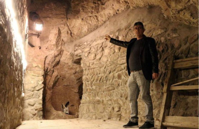 В Турции мужчина нашел под своим домом старинный город