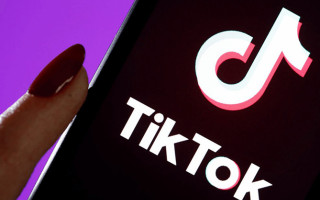 ЕС призывает TikTok и Twitter бороться с языком розни