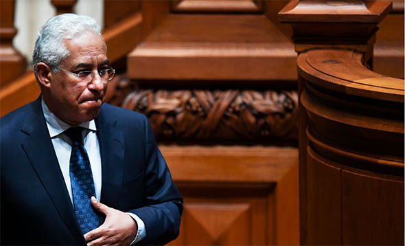 Премьер Португалии подал в отставку из-за коррупционных расследований