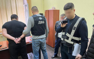Спробував дати хабар поліцейському за безперешкодне утримання місця розпусти: в Україні затримано жителя Вірменії