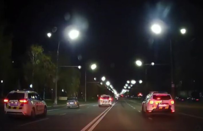 Протаранил авто полиции во время побега на угнанной машине: задержали водителя, видео