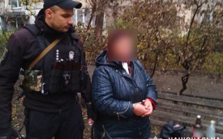 У Києві під час сімейного застілля теща вдарила зятя ножем