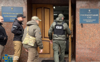 Требовали $300 000 за решение «земельного» вопроса: разоблачен депутат Тернопольского райсовета и его адвокат