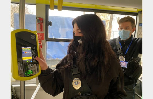 Во Львове во всем общественном транспорте вскоре заработает безналичная оплата проезда