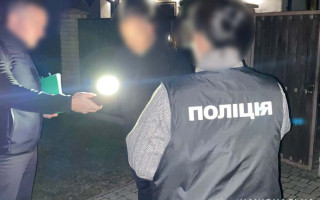 На Київщині викрили голову села на мільйонних схемах з закупками одягу для добровольців