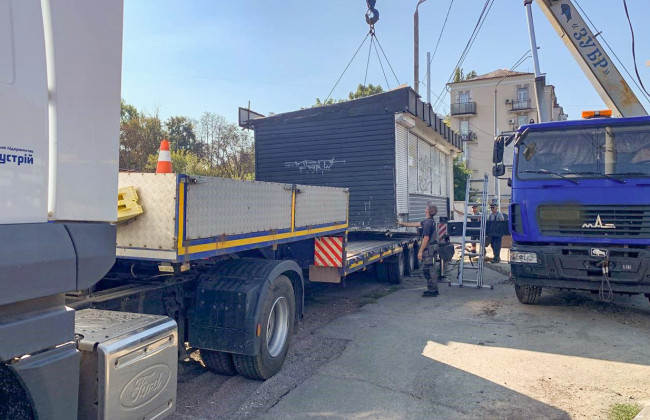 В Киеве за два месяца осени демонтировали около 1 850 незаконно установленных элементов благоустройства