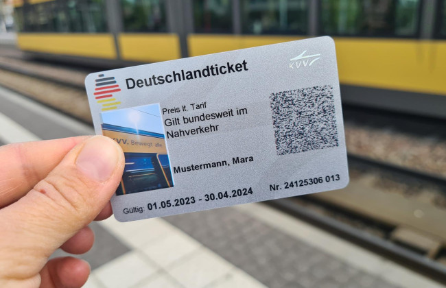 На заметку украинцам в Германии: проездной за 49 евро продлят на 2024 год, но поднимут цену