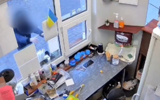 На Київщині зухвалий крадій намагався забрати скриньку зі зборами для захисників: відео