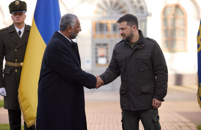 Президент принял верительные грамоты от послов ЮАР, Бангладеш и Гвинеи