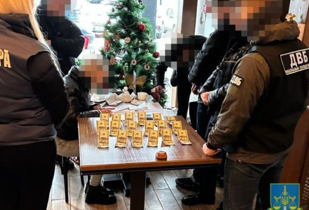 За $4000 обещал изготовить фиктивный дипломатический паспорт для выезда за границу: суд наказал мужчину